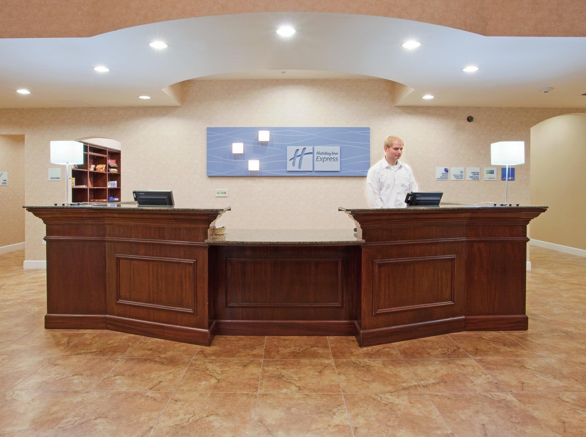 Holiday Inn Express Lodi By Ihg Екстериор снимка