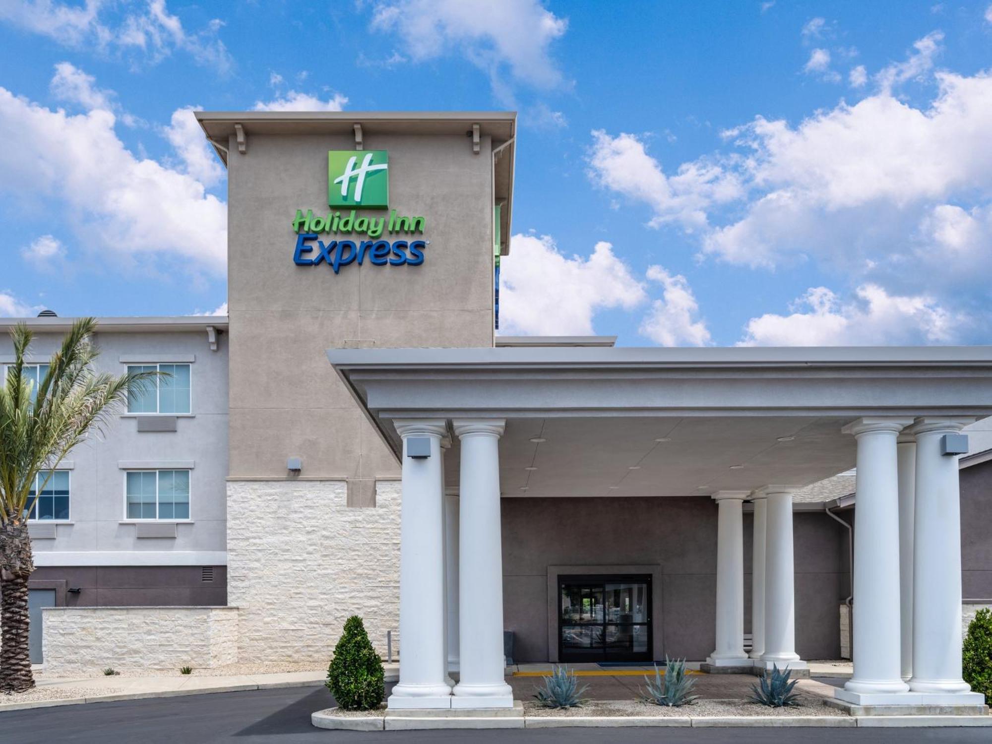 Holiday Inn Express Lodi By Ihg Екстериор снимка